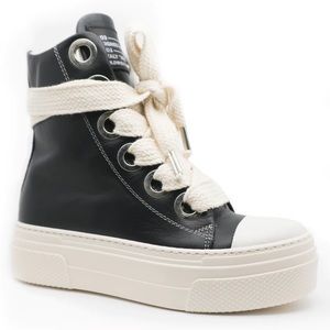 NWT Cristian Zerotre Calipso 300 V.1 Cream Laces. Black